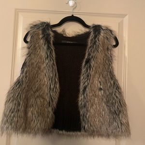 Women’s Faux fur vest- fits like a M